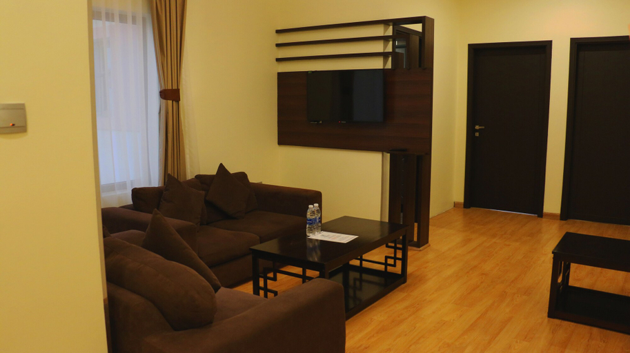 Others 3, Weekdays Hotel, Bausher