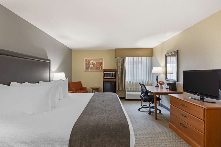 Bedroom 3, Best Western Plus The Charles Hotel, Saint Charles