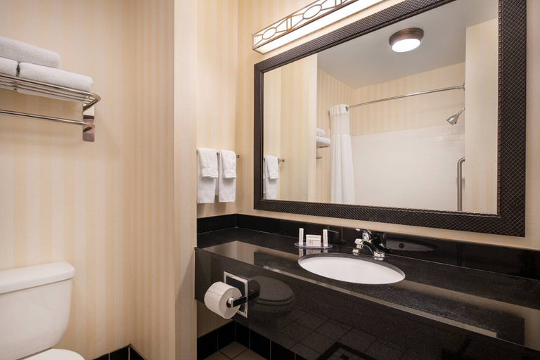 Bathroom 4, Fairfield Inn & Suites Visalia Tulare, Tulare