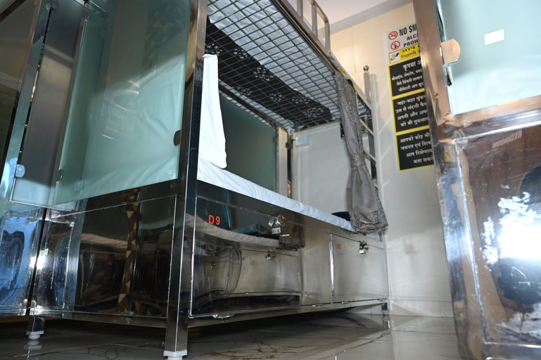 Others 5, Sagar Dormitory Andheri - Nearest to Andheri Railway Station West, Mumbai Suburban