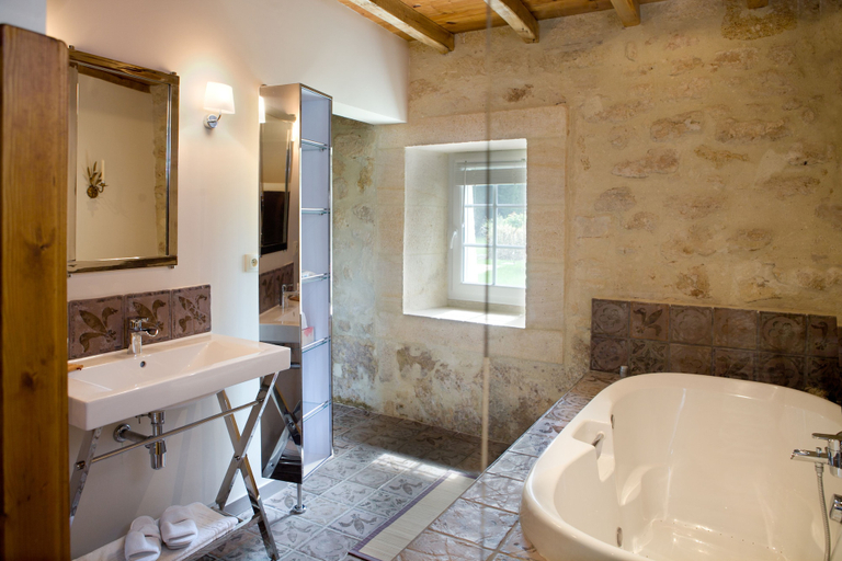 Bathroom 5, Château Latour Segur Suites & Spa, Gironde