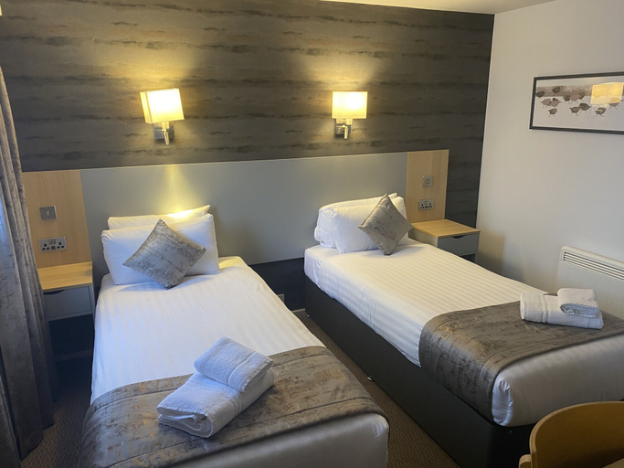 Bedroom 3, Caledonian Hotel, Highland