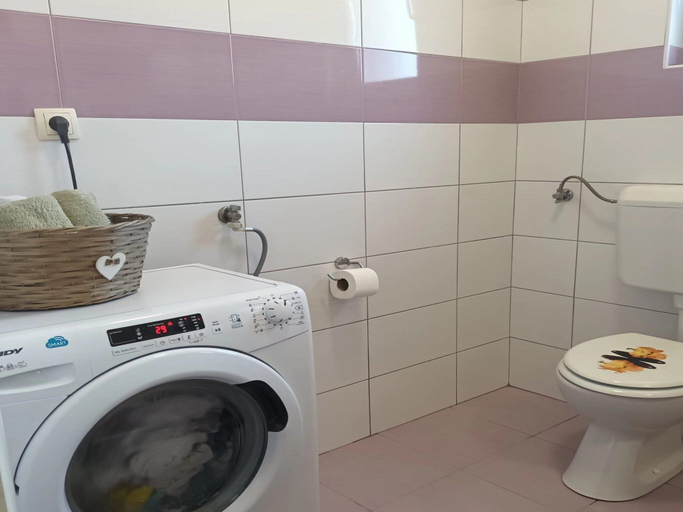 Bathroom 2, Holiday Home Gabi, Bilice