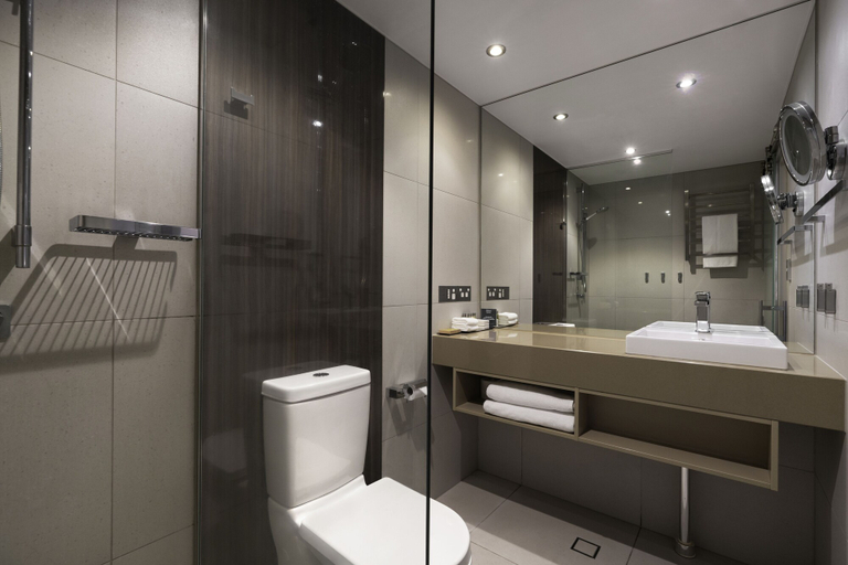 Bathroom 5, Hilton Garden Inn Darwin, Darwin