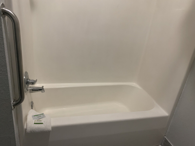Bathroom 5, Magnolia Inn of Gautier, Jackson