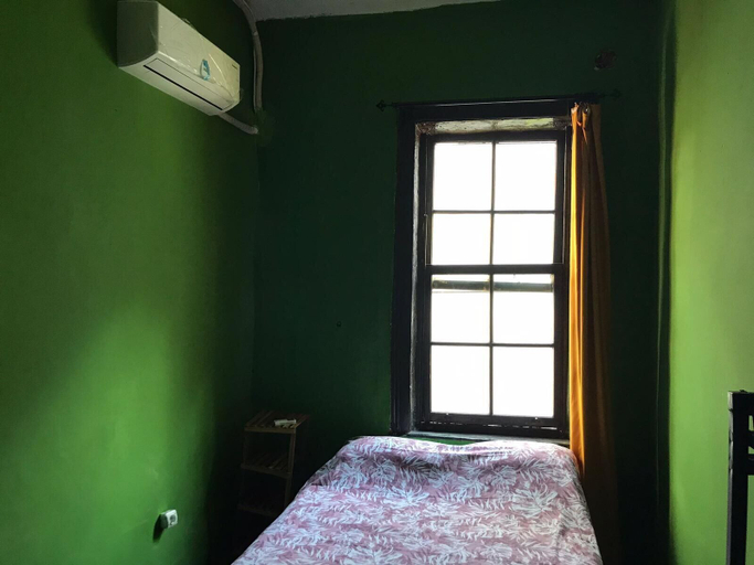 Others 2, Titan House Hostel, Konak