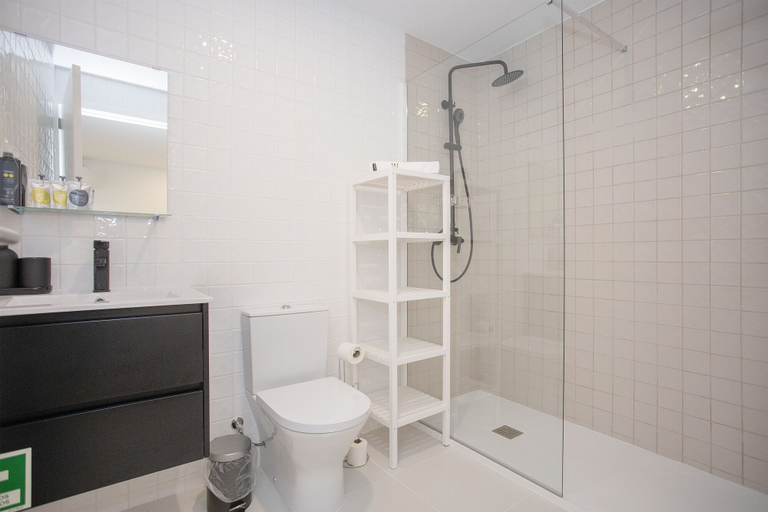 Bathroom, NAX Apartment C by Liiiving, Porto