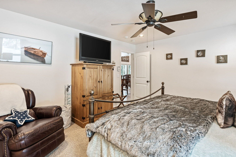 Bedroom 3, Graham Slam Cabin, Fresno