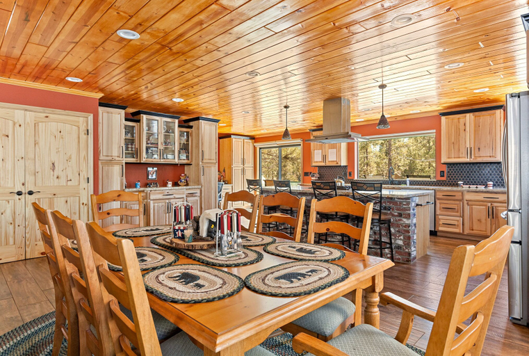 Food & Drinks 5, Laureens Americana Hideaway, San Bernardino
