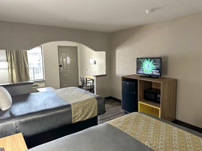 Bedroom 3, Days Inn & Suites by Wyndham Opelousas, Saint Landry