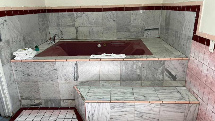Bathroom 3, Economy Inn, Los Angeles