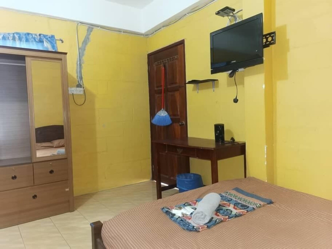 Bedroom 2, Kamila Teluk Senangin, Manjung