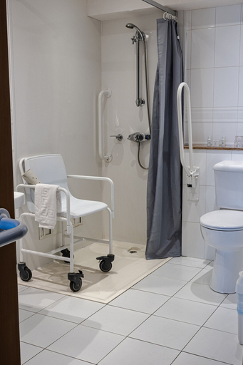 Bathroom 3, North West Castle Hotel, Dumfries and Galloway