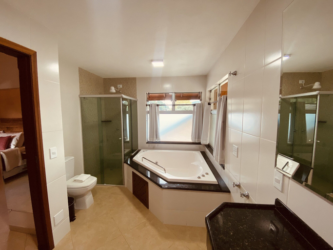 Bathroom 4, Davilas Inn, Camanducaia