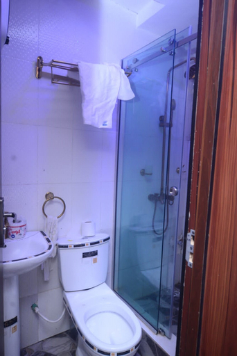 Bathroom 3, Nobi's Apartments, Ikeja