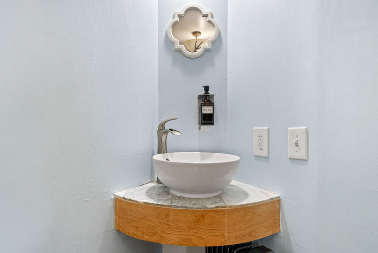 Bathroom 4, Qupqugiaq Inn, Anchorage