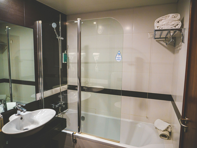 Bathroom 5, Hotel Baia, Cascais