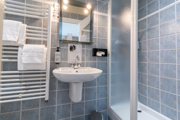 Bathroom 5, Nouvel Hôtel Paris, Paris