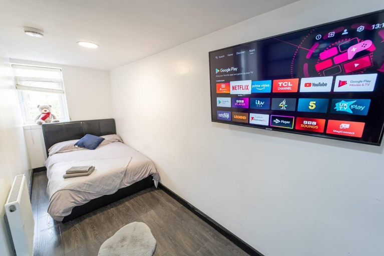 Others 4, Studio Close to Selly Oak Train Station, Birmingham
