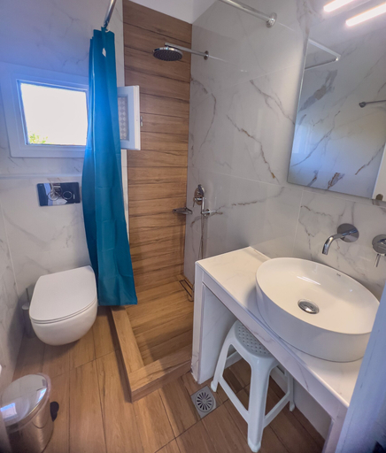 Bathroom 5, Georgia Studios, South Aegean