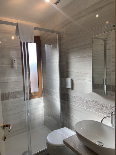 Bathroom 3, Hotel Castello, Venezia