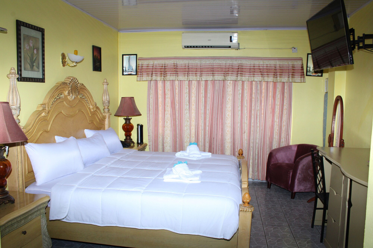 Bedroom 5, Quality Inn Suites, Guyana, City of Georgetown