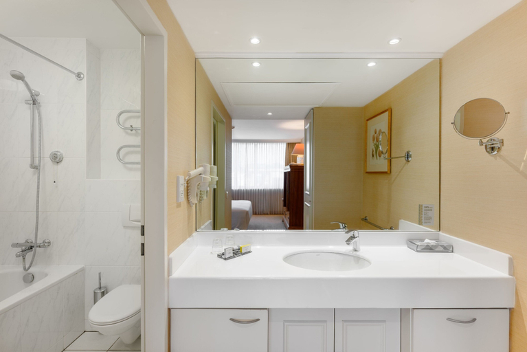 Bathroom 4, Millennium Court Marriott Executive Apartments, Budapesti