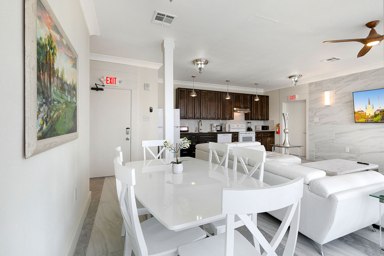 Food & Drinks, Stunning Condos Near French Quarter, Orleans