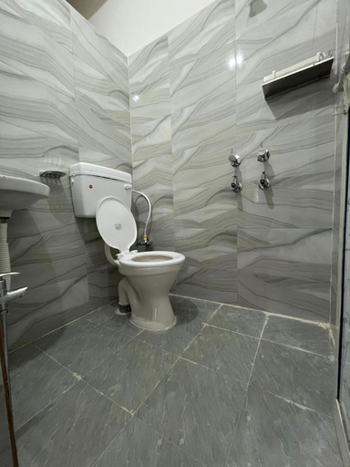Bathroom 4, Swastik Hotel, Deoghar