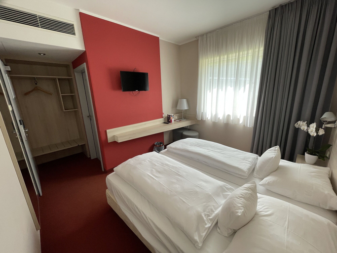 Bedroom 2, Serways Hotel Spessart Sud, Aschaffenburg