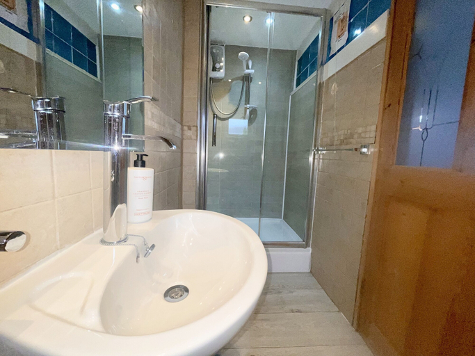 Bathroom, Zip Cottage Sleeps 2-3 Climb Snowdon zip World, Gwynedd