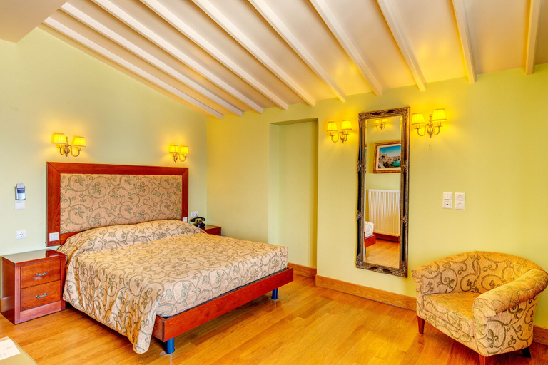 Bedroom 4, Apollonion Palace Hotel, South Aegean