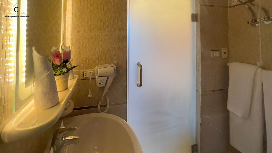 Bathroom 5, Celia Pyramids View inn, Al-Ahram