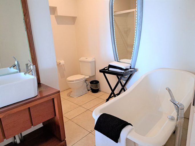 Bathroom 5, Bentley On The Beach, eThekwini