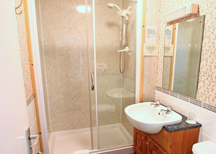 Bathroom 4, Pentland, Highland