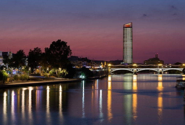 Exterior & Views 2, Eurostars Torre Sevilla, Sevilla