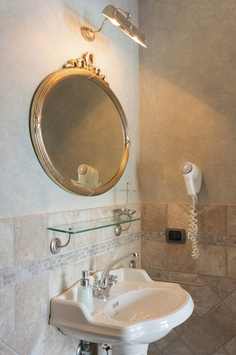 Bathroom 5, Sunrise Guest House, Salerno