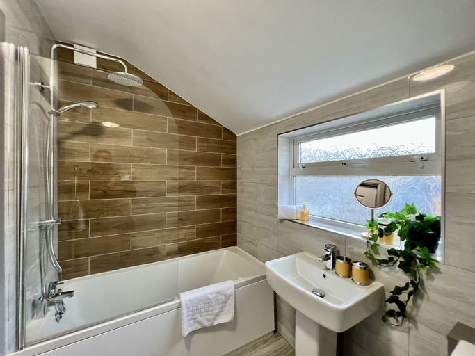 Bathroom 4, Bramhall House, Lincolnshire