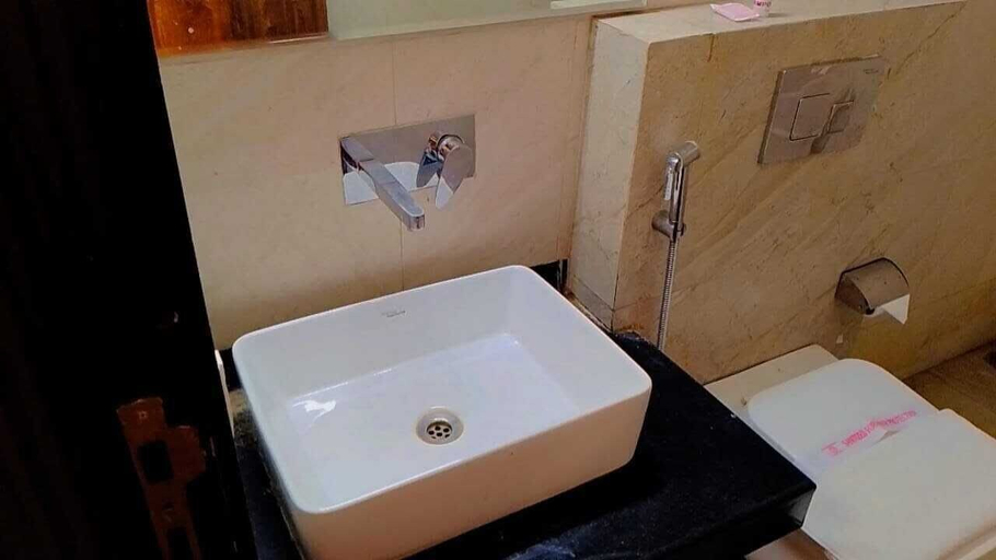 Bathroom 3, The Palm Hotel & Restaurant, Jaipur