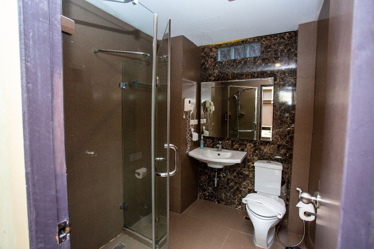 Bathroom 4, Grande Classic Pattaya, Pattaya