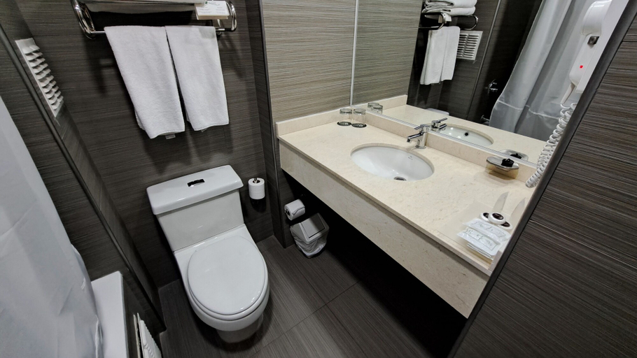 Bathroom 3, Diego de Almagro Calama Express, El Loa