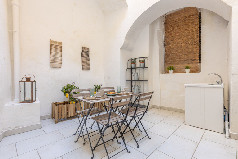 Others 4, Corte Tiso, Lecce