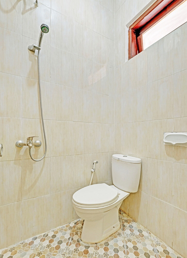 Bathroom 3, OYO 91596 Hotel Rajadani, Yogyakarta