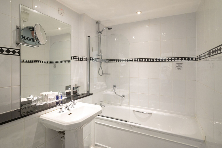 Bathroom 4, St George's Hotel, Conwy