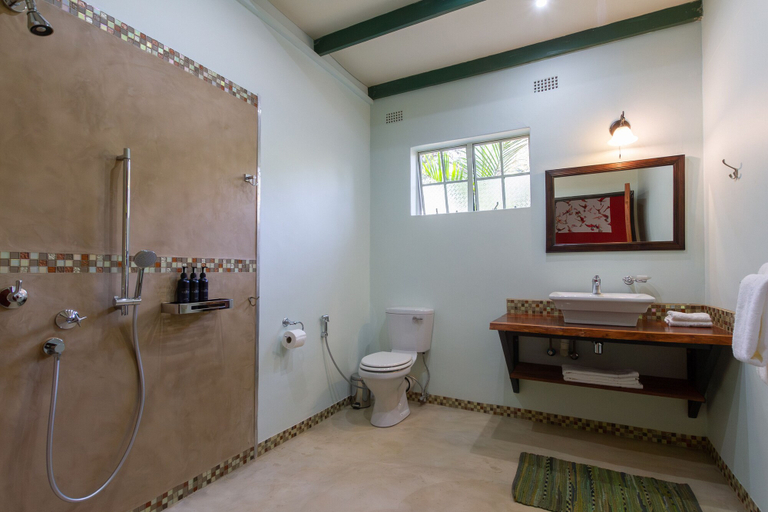 Bathroom 3, The Courtney Lodge, Hwange