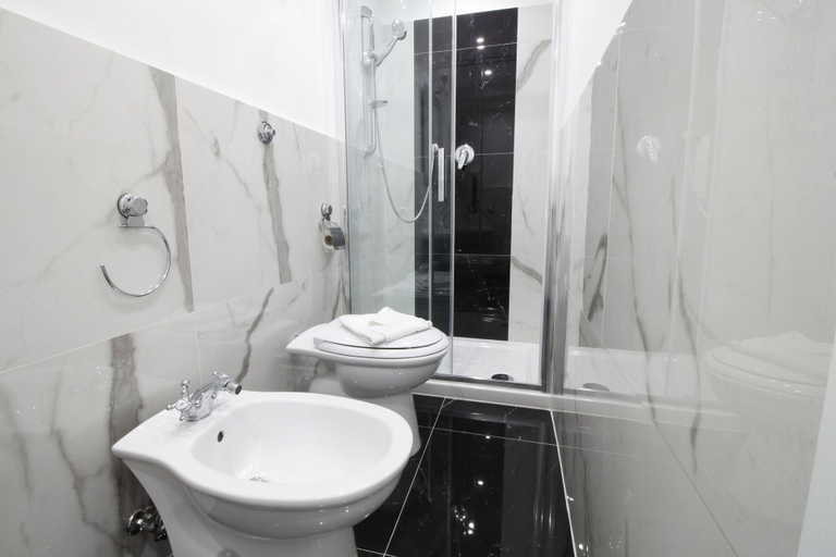 Bathroom 5, Relais Parlamento, Rome