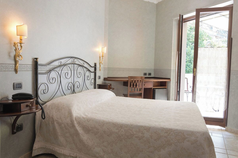 Bedroom 3, Sunrise Guest House, Salerno