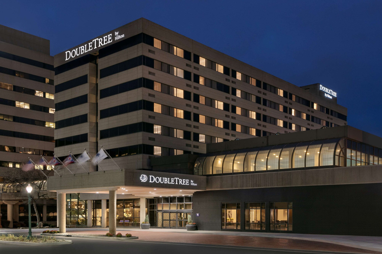 Exterior & Views 1, DoubleTree by Hilton Canton Downtown, Stark