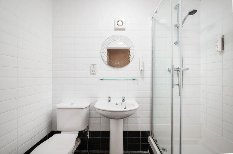 Bathroom 4, Rooms Inn, Newcastle upon Tyne