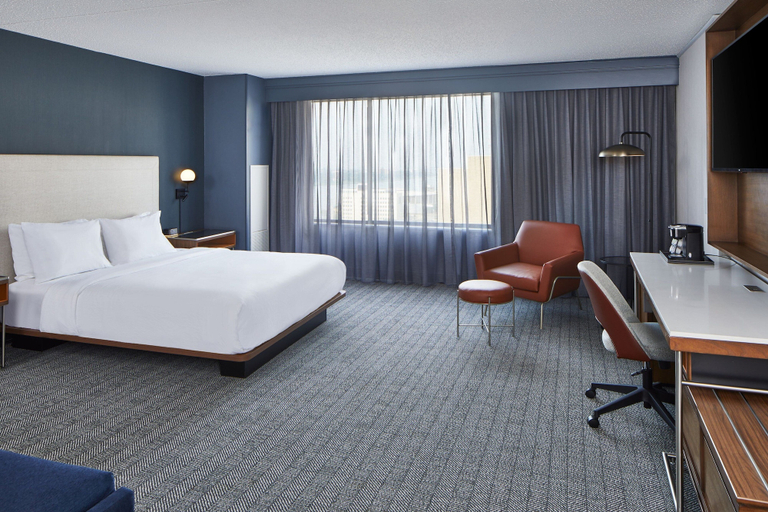 Bedroom 3, Courtyard By Marriott Detroit Downtown, Wayne